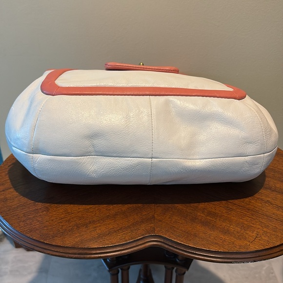 Coach 18601 Turnlock front pocket shoulder bag 3 compartment leather white/coral - Picture 17 of 17